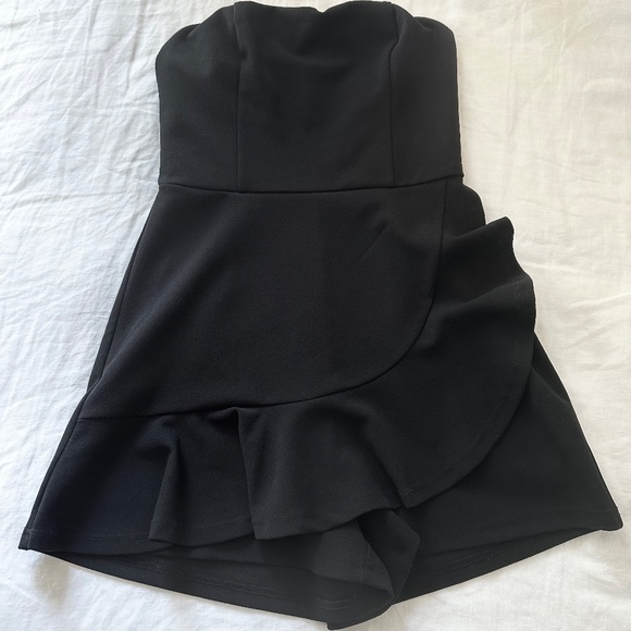 Lulus Black Ruffled Strapless Romper size XS - Picture 4 of 7